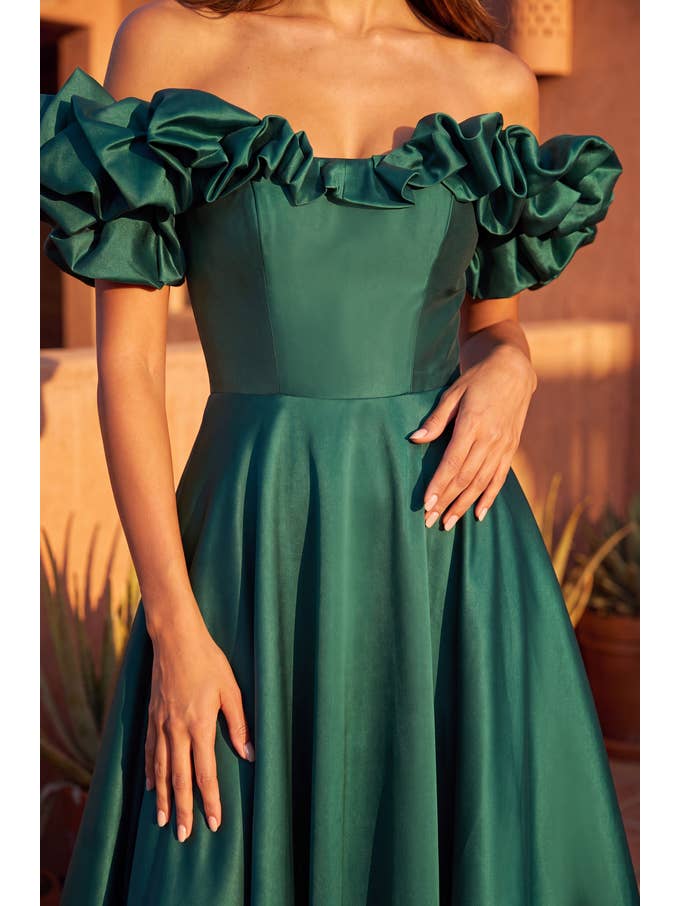 Robe de Bal Longue en Satin à Volants et Épaules Dénudées