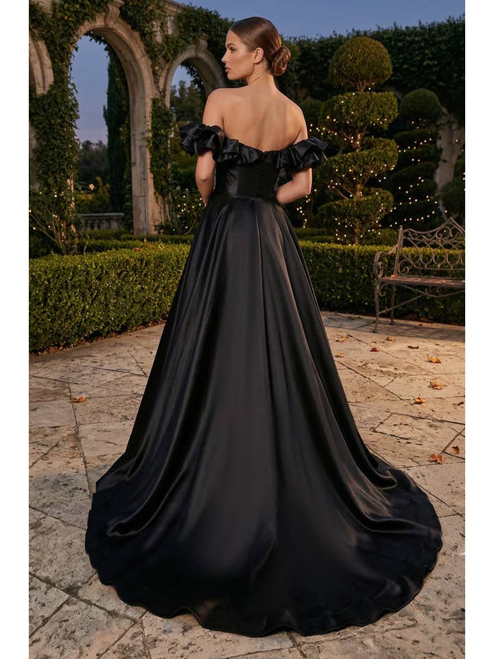 Robe de Bal Longue en Satin à Volants et Épaules Dénudées