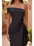 Robe de Soirée Ajustée Drapée en Satin à Épaule Dénudée