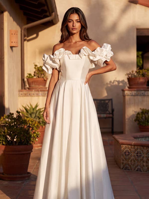 Robe de Bal Longue en Satin à Volants et Épaules Dénudées