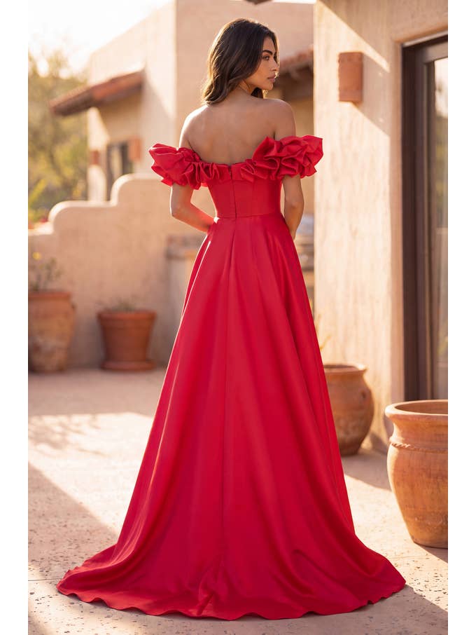 Robe de Bal Longue en Satin à Volants et Épaules Dénudées