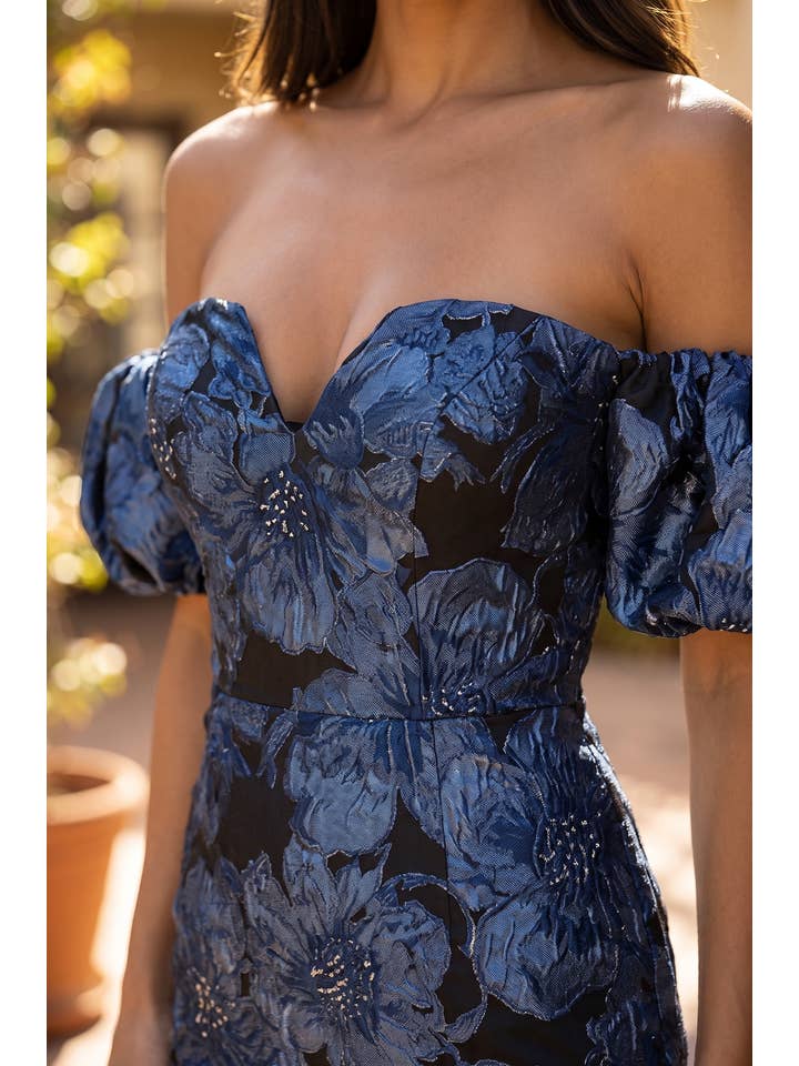 Robe Longue en Jacquard Floral à Épaules Dénudées et Manches Bouffantes