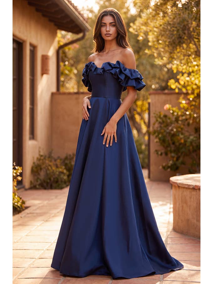 Robe de Bal Longue en Satin à Volants et Épaules Dénudées