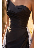 Robe Longue Asymétrique à Épaule Dénudée et Panneaux Floraux